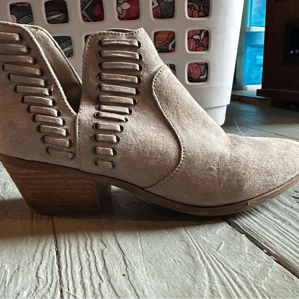 Carlos by Carlos Santana Booties 8M
